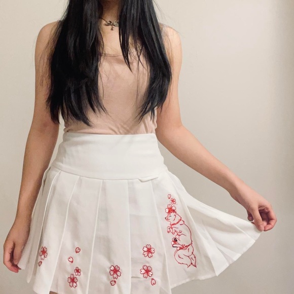 Iron Yokai Kitsune White Floral Embroidered Pleated Skirt - Picture 2 of 6